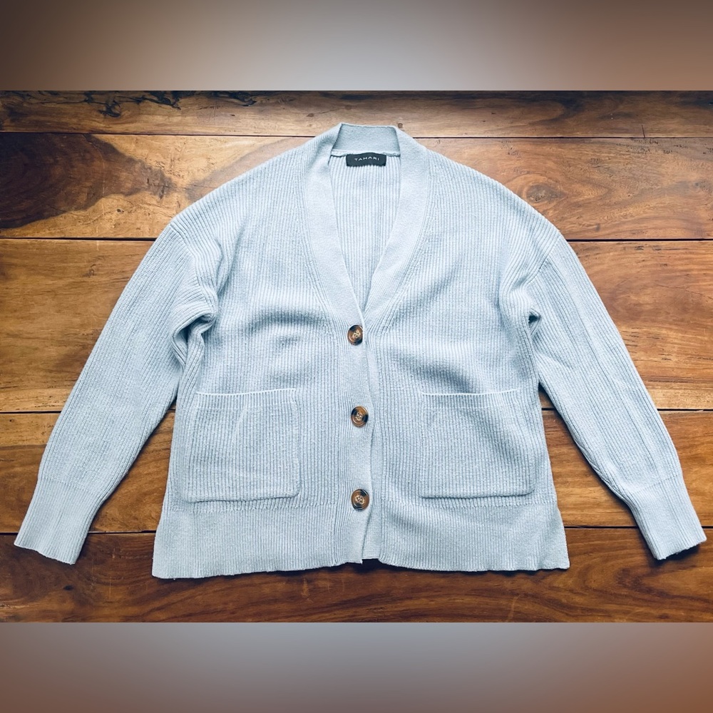 Tahari Women’s Baby Blue Cardigan Chunky Knit Tortoise Shell Buttons